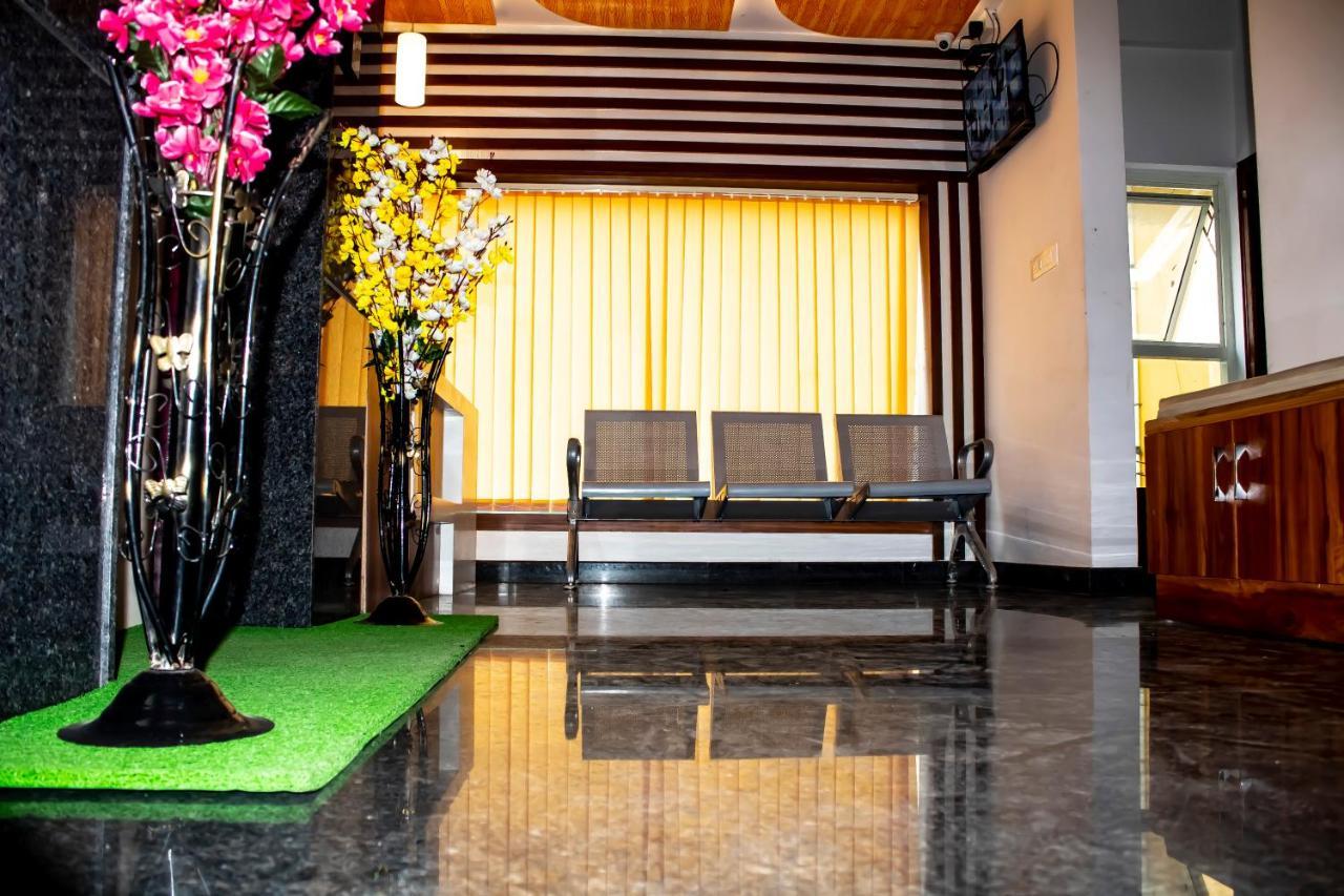 Hotel Royal Suites บังกาลอร์ ภายนอก รูปภาพ