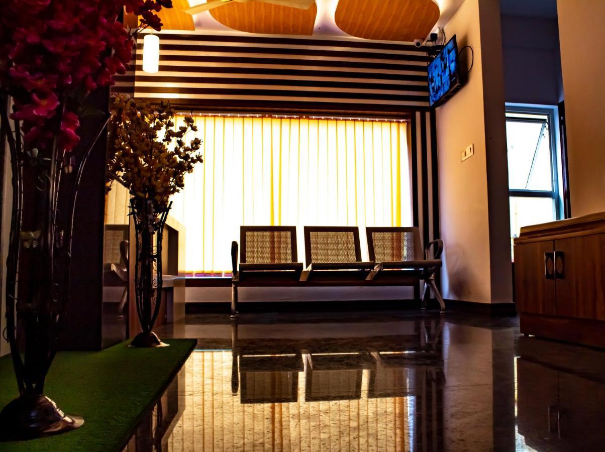 Hotel Royal Suites บังกาลอร์ ภายนอก รูปภาพ