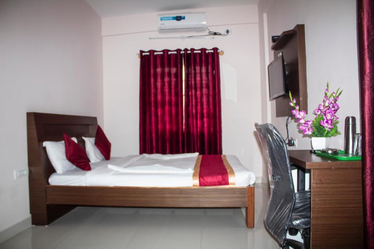 Hotel Royal Suites บังกาลอร์ ภายนอก รูปภาพ