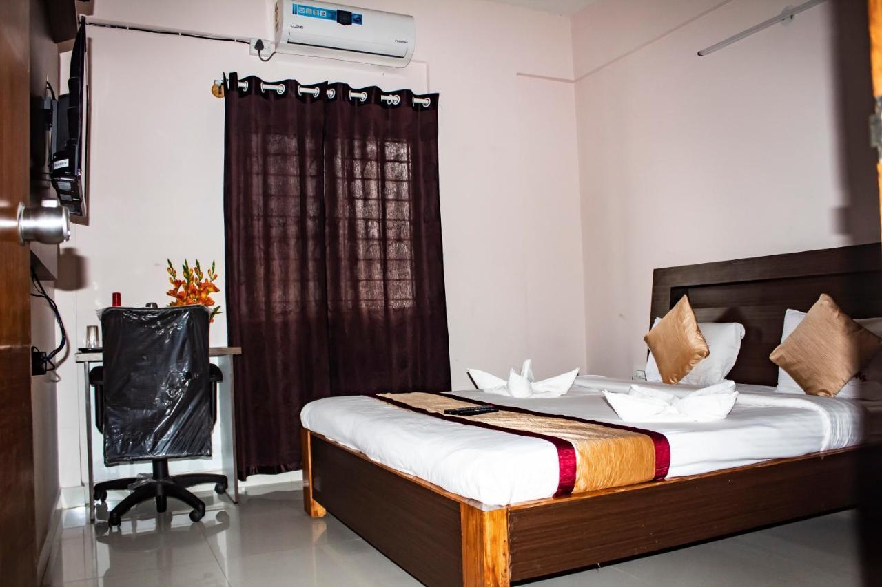 Hotel Royal Suites บังกาลอร์ ภายนอก รูปภาพ