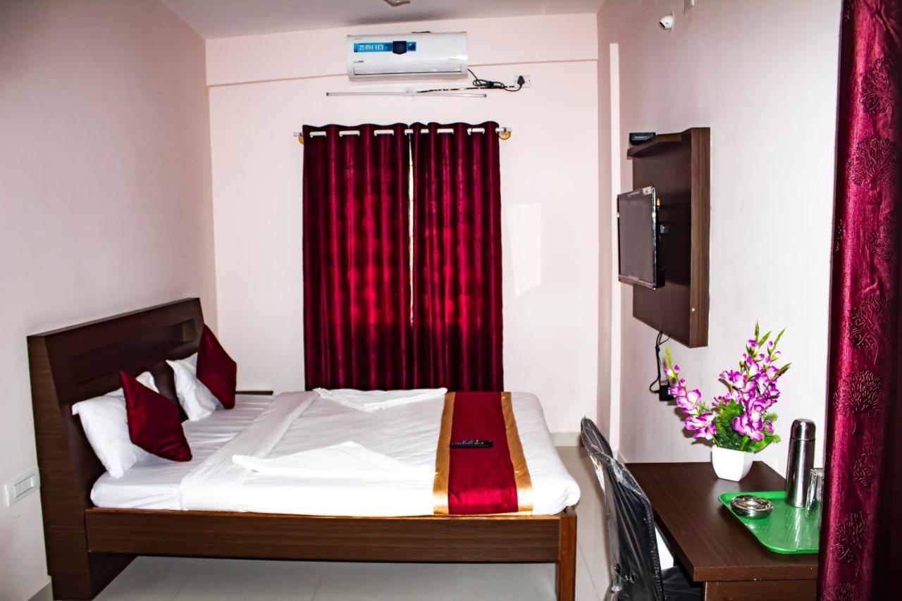 Hotel Royal Suites บังกาลอร์ ภายนอก รูปภาพ