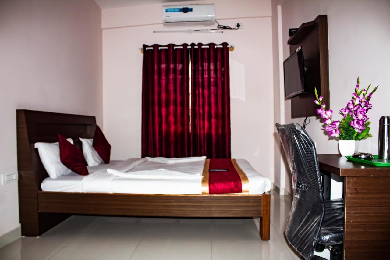 Hotel Royal Suites บังกาลอร์ ภายนอก รูปภาพ