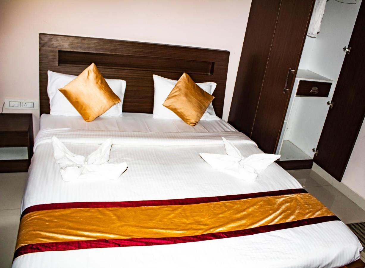 Hotel Royal Suites บังกาลอร์ ภายนอก รูปภาพ